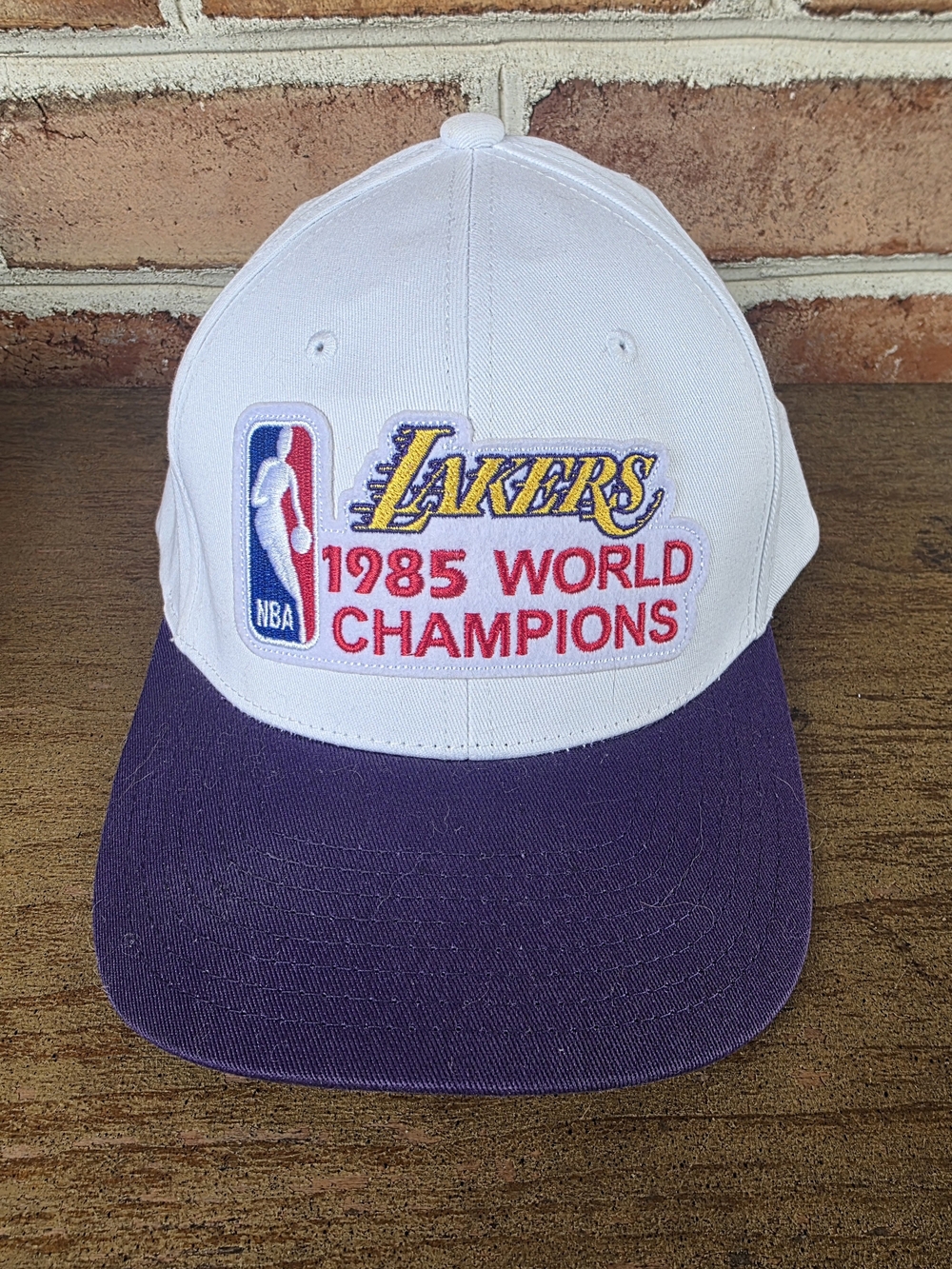 Mitchell & Ness White and Purple Los Angeles Lakers 1985 World Champions Cap